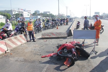 Lao vào dải phân cách, một phóng viên trọng thương