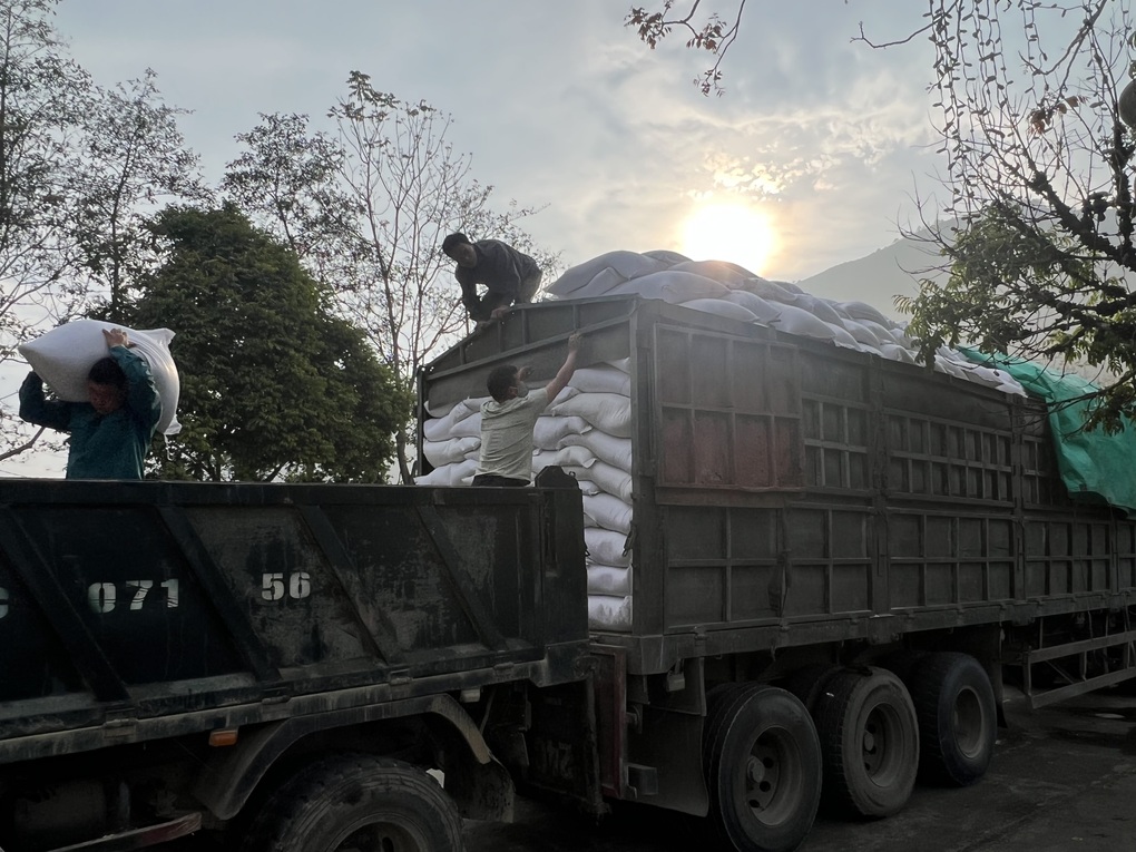 Lào Cai: Hỗ trợ 181 tấn gạo cho học sinh vùng cao khó khăn - 2 Lào Cai: Hỗ trợ 181 tấn gạo cho học sinh vùng cao khó khăn - 2