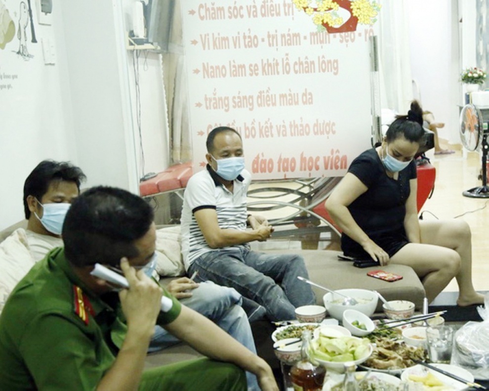 Lật mặt thiếu tá rởm chuyên nghề lừa đảo - 3 Lật mặt thiếu tá rởm chuyên nghề lừa đảo - 3