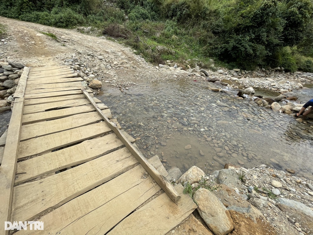 Người đàn ông mất vì không thể vượt lũ đi viện... và nỗi khao khát xây cầu - 5 Người đàn ông mất vì không thể vượt lũ đi viện... và nỗi khao khát xây cầu - 5