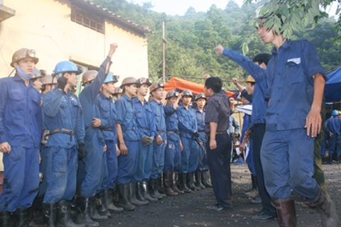 Công ty ngừng sản xuất, dồn sức tìm người