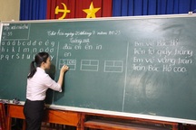 Mang con chữ đến với bà con dân tộc thiểu số ở Bình Phước