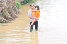 Dùng kinh phí bắn pháo hoa để hỗ trợ dân nghèo vùng lũ