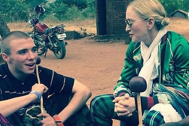 Madonna tự trách mình khi “để mất” con trai vào tay chồng cũ