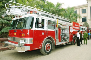 Một Việt kiều Mỹ tặng quê hương 3 xe chữa cháy