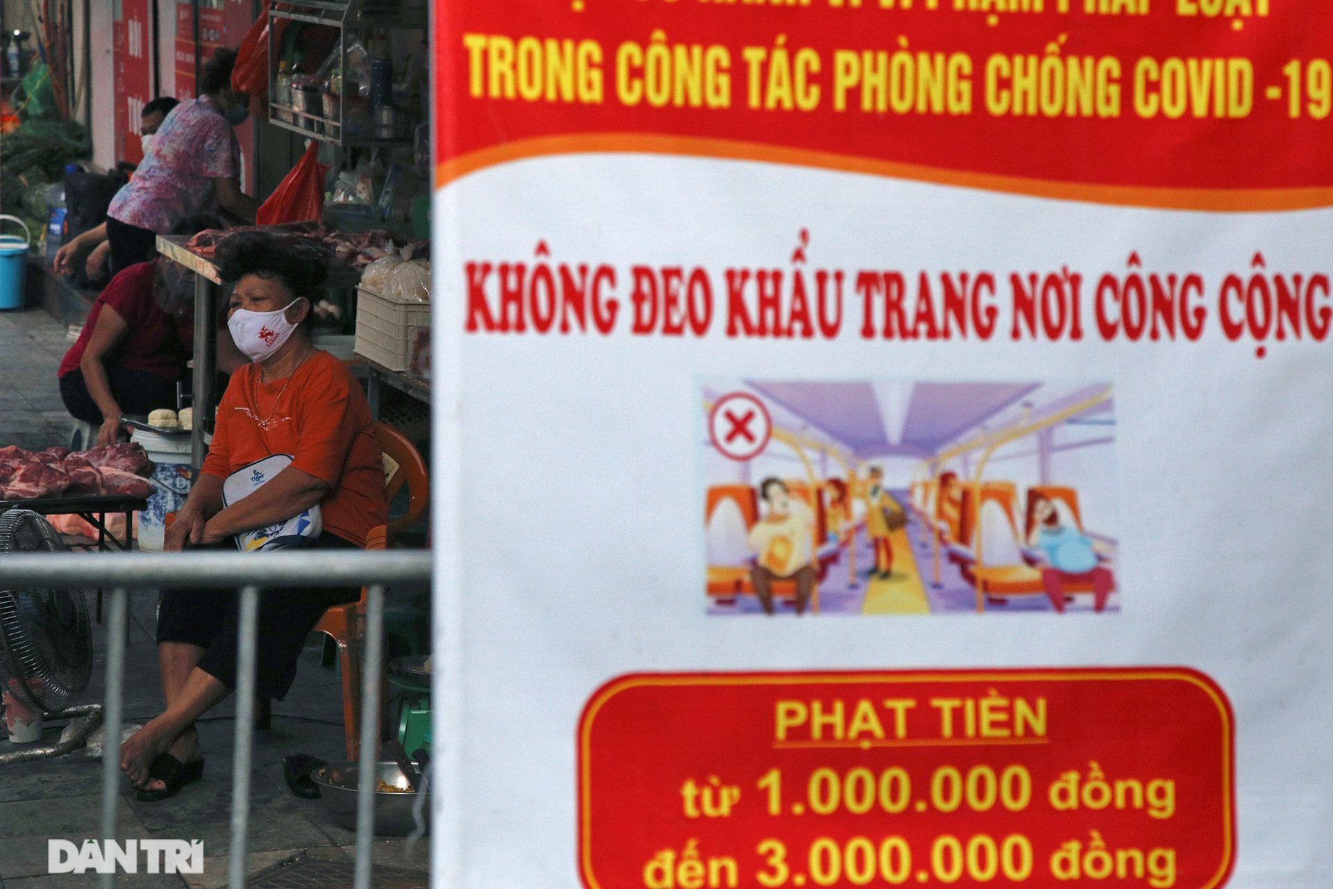 Mới lạ cảnh mua bán bằng ám hiệu ngón tay ở chợ nhà giàu phố cổ Hà Nội - 10 Mới lạ cảnh mua bán bằng ám hiệu ngón tay ở chợ nhà giàu phố cổ Hà Nội - 10