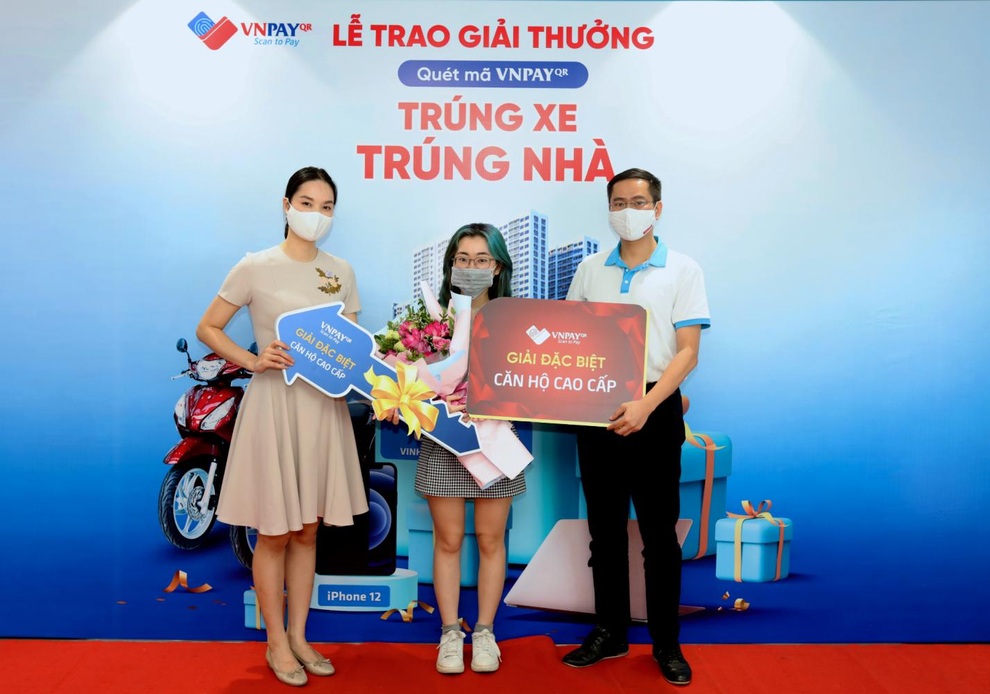 Nữ sinh viên may mắn trúng nhà tiền tỷ nhờ thanh toán thông minh - 1 Nữ sinh viên may mắn trúng nhà tiền tỷ nhờ thanh toán thông minh - 1