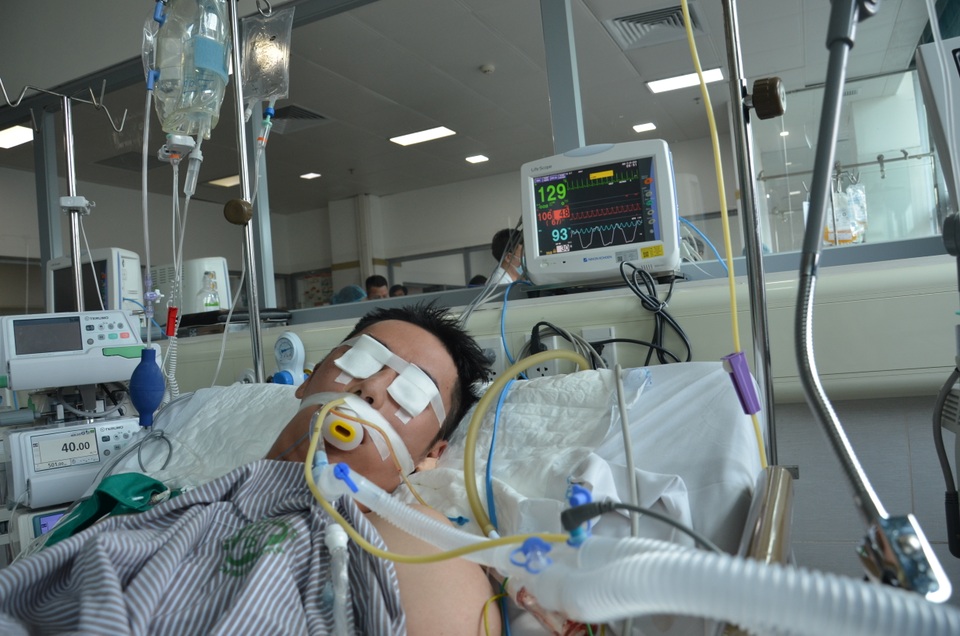 Xót xa hoàn cảnh người bố 2 con tính mạng nguy kịch vì bị xe máy đè dưới ao - 2 Xót xa hoàn cảnh người bố 2 con tính mạng nguy kịch vì bị xe máy đè dưới ao - 2