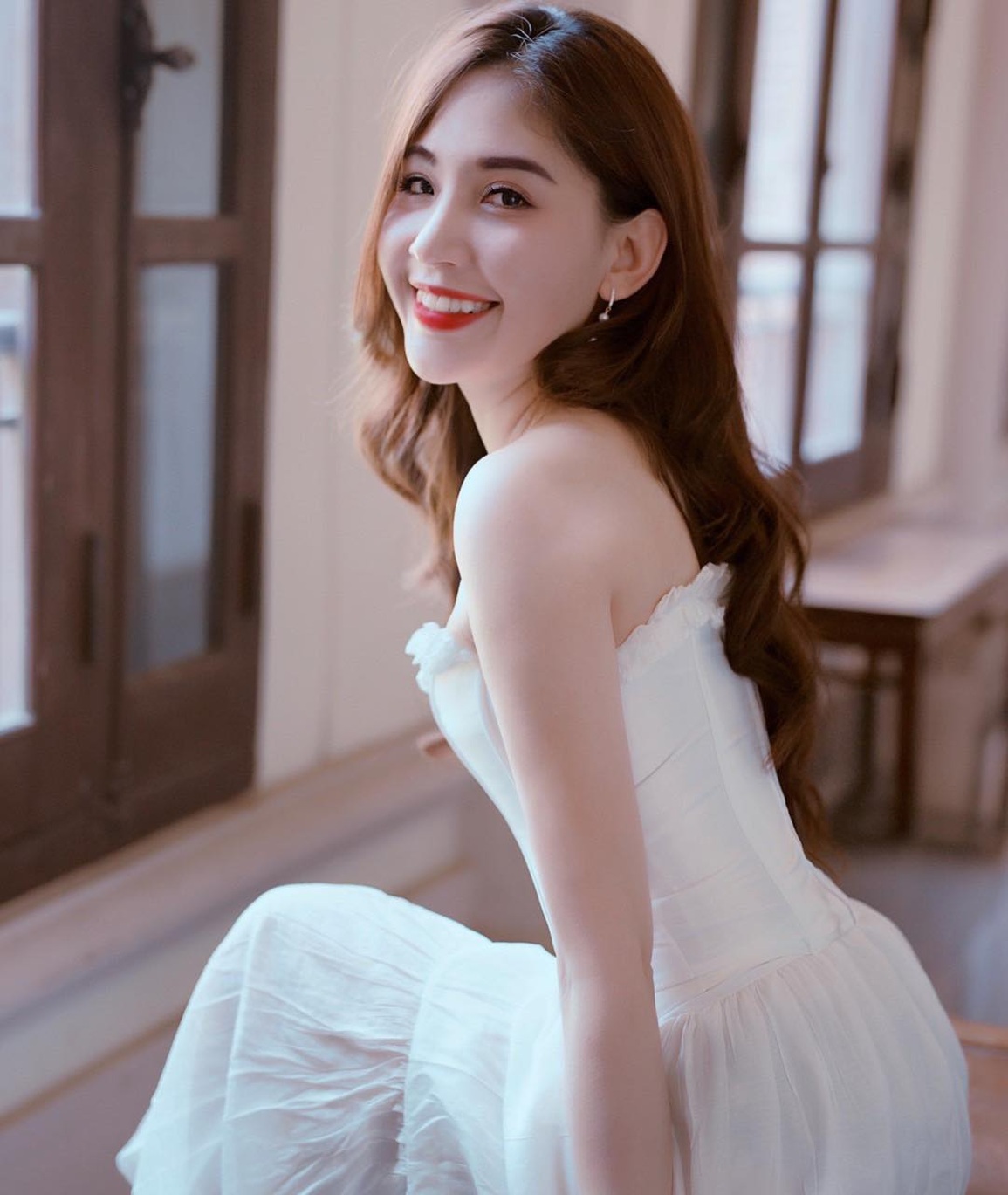 Nhan sắc xinh đẹp của MC Minh Đức dẫn lễ thượng cờ SEA Games 31 - 2 Nhan sắc xinh đẹp của MC Minh Đức dẫn lễ thượng cờ SEA Games 31 - 2