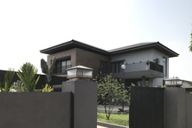 Biệt thự con trai xây tặng bố mẹ đẹp lạ giữa cánh đồng lúa chín ở Hà Tĩnh