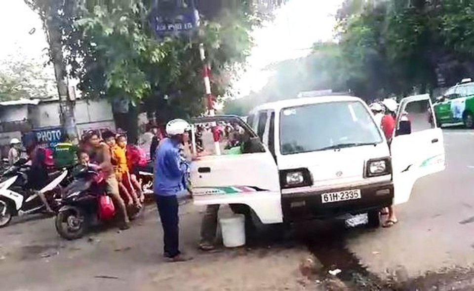 Nhiều tỉnh vẫn chưa báo cáo về dịch vụ đưa đón học sinh bằng ô tô - 2