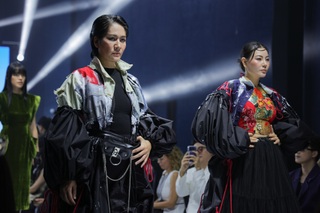 Á hậu Châu Anh trở lại thảm đỏ đầy quyến rũ sau khi được thăng hàm Trung úy - 8