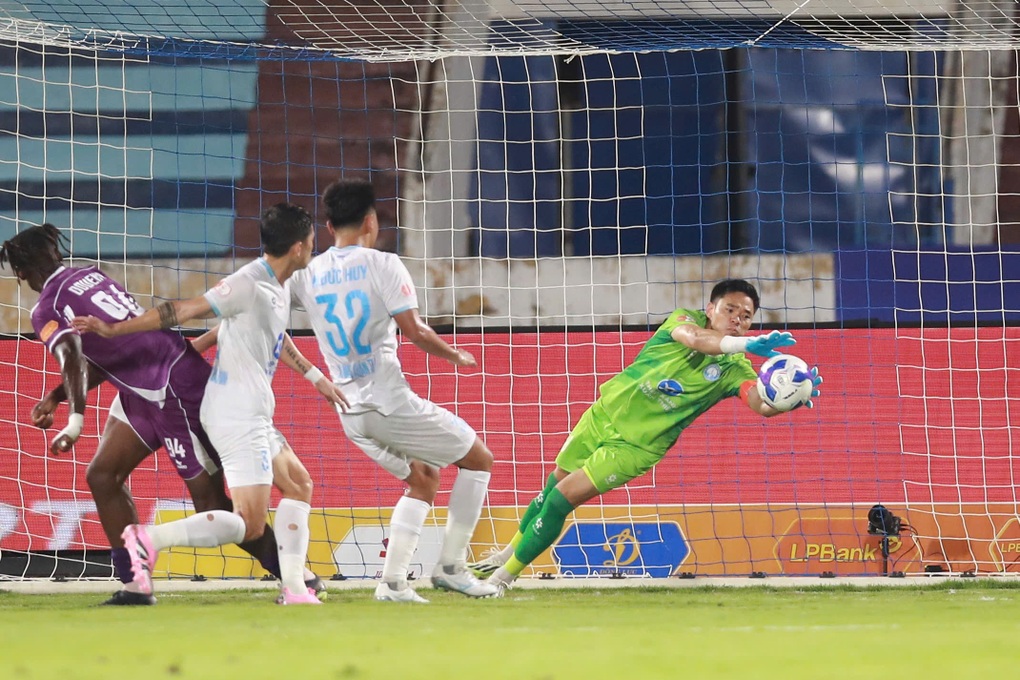 CLB Nam Định trắng tay, CLB Công an Hà Nội bị cầm hòa ở V-League - 3 CLB Nam Định trắng tay, CLB Công an Hà Nội bị cầm hòa ở V-League - 3