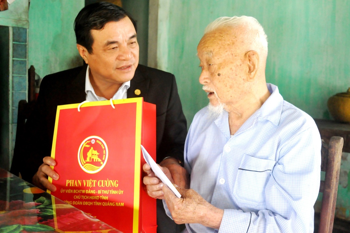 Quảng Nam giải quyết hồ sơ đề nghị công nhận thương binh, liệt sĩ tồn đọng - 1 Quảng Nam giải quyết hồ sơ đề nghị công nhận thương binh, liệt sĩ tồn đọng - 1
