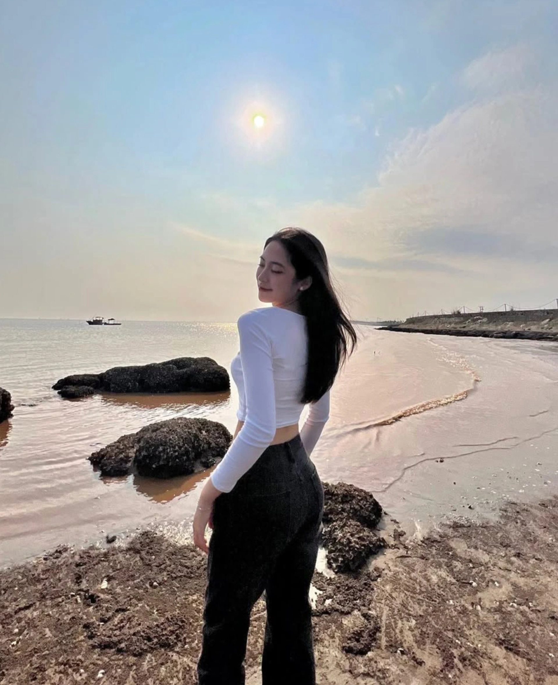 Á hậu Vân Nhi: Mỹ nhân mặt mộc, ngoại hình gây sốt chung kết hoa hậu - 9 Á hậu Vân Nhi: Mỹ nhân mặt mộc, ngoại hình gây sốt chung kết hoa hậu - 9