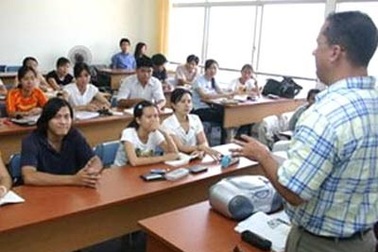 Học bằng tiếng nước ngoài vẫn phải thi bằng tiếng Việt