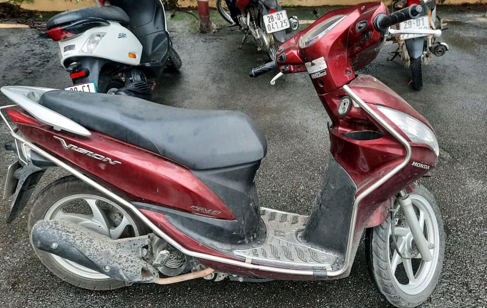 Hà Nội: Nữ gia chủ đi vắng, gã trộm “khoắng” 3 xe máy trong đêm - 3 Hà Nội: Nữ gia chủ đi vắng, gã trộm “khoắng” 3 xe máy trong đêm - 3