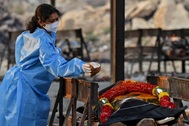 Ấn Độ: 3 ngày liên tiếp số người chết vượt 4.000, biến thể mới lan toàn cầu