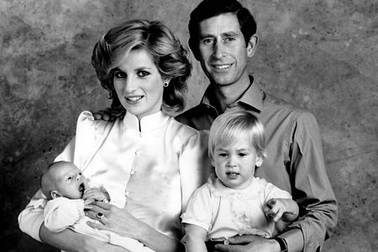 Các thành viên hoàng gia Anh thời “răng sún”