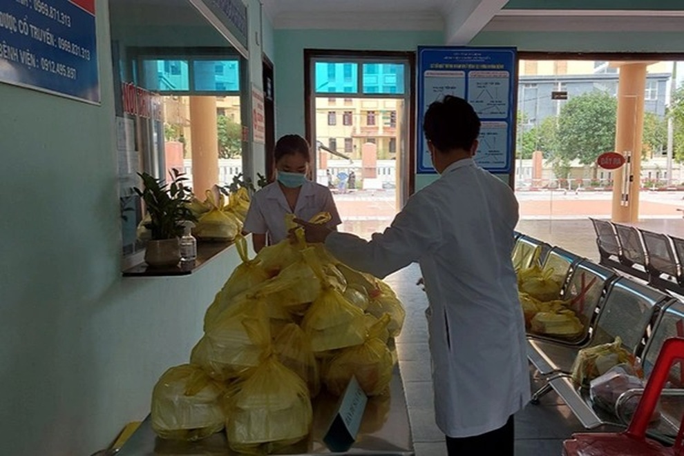 Xúc động tâm thư bệnh nhân Covid-19 cảm ơn bác sĩ bệnh viện dã chiến - 4 Xúc động tâm thư bệnh nhân Covid-19 cảm ơn bác sĩ bệnh viện dã chiến - 4