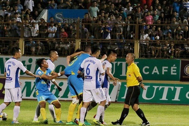 Ngày càng rành tiểu xảo, cầu thủ HA Gia Lai đang trưởng thành