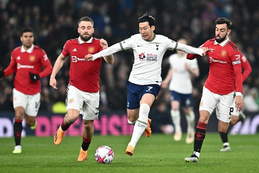 Son Heung Min giúp Tottenham thoát thua Man Utd