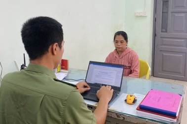 Bảo mẫu thừa nhận bắn dây thun, đánh 2 trẻ mầm non ở TPHCM