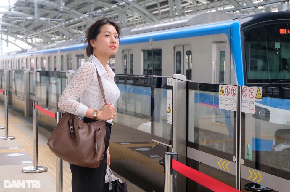 Chị Dung làm màu bỏ ôtô, đi metro? - 1 Chị Dung làm màu bỏ ôtô, đi metro? - 1