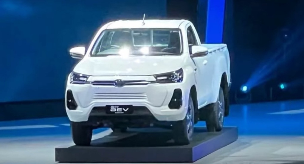 Toyota gây bất ngờ khi ra mắt concept xe bán tải chạy điện - 2 Toyota gây bất ngờ khi ra mắt concept xe bán tải chạy điện - 2