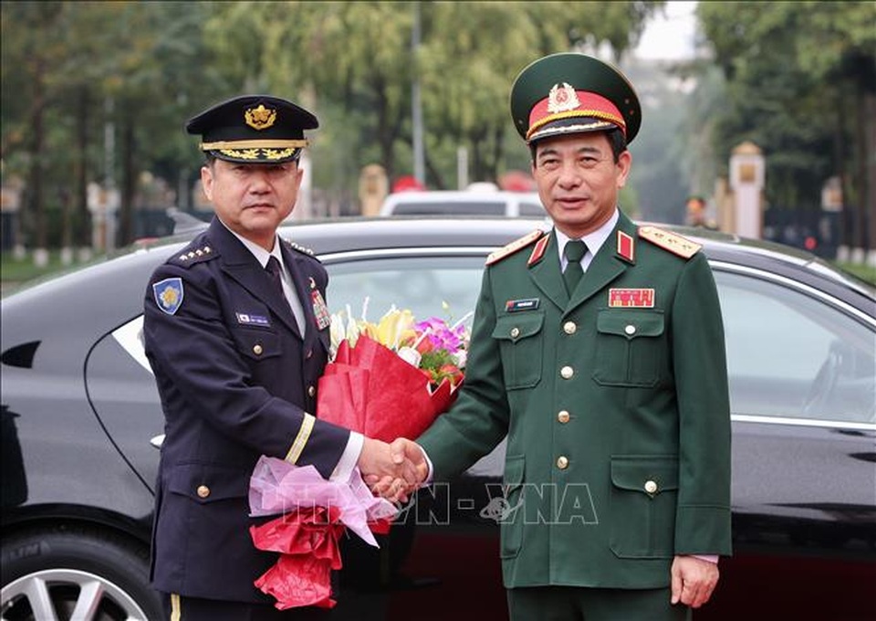 Tham mưu trưởng Liên quân Nhật Bản thăm chính thức Việt Nam - 2 Tham mưu trưởng Liên quân Nhật Bản thăm chính thức Việt Nam - 2