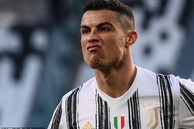 C.Ronaldo chói sáng, Juventus xuất sắc hạ gục Napoli