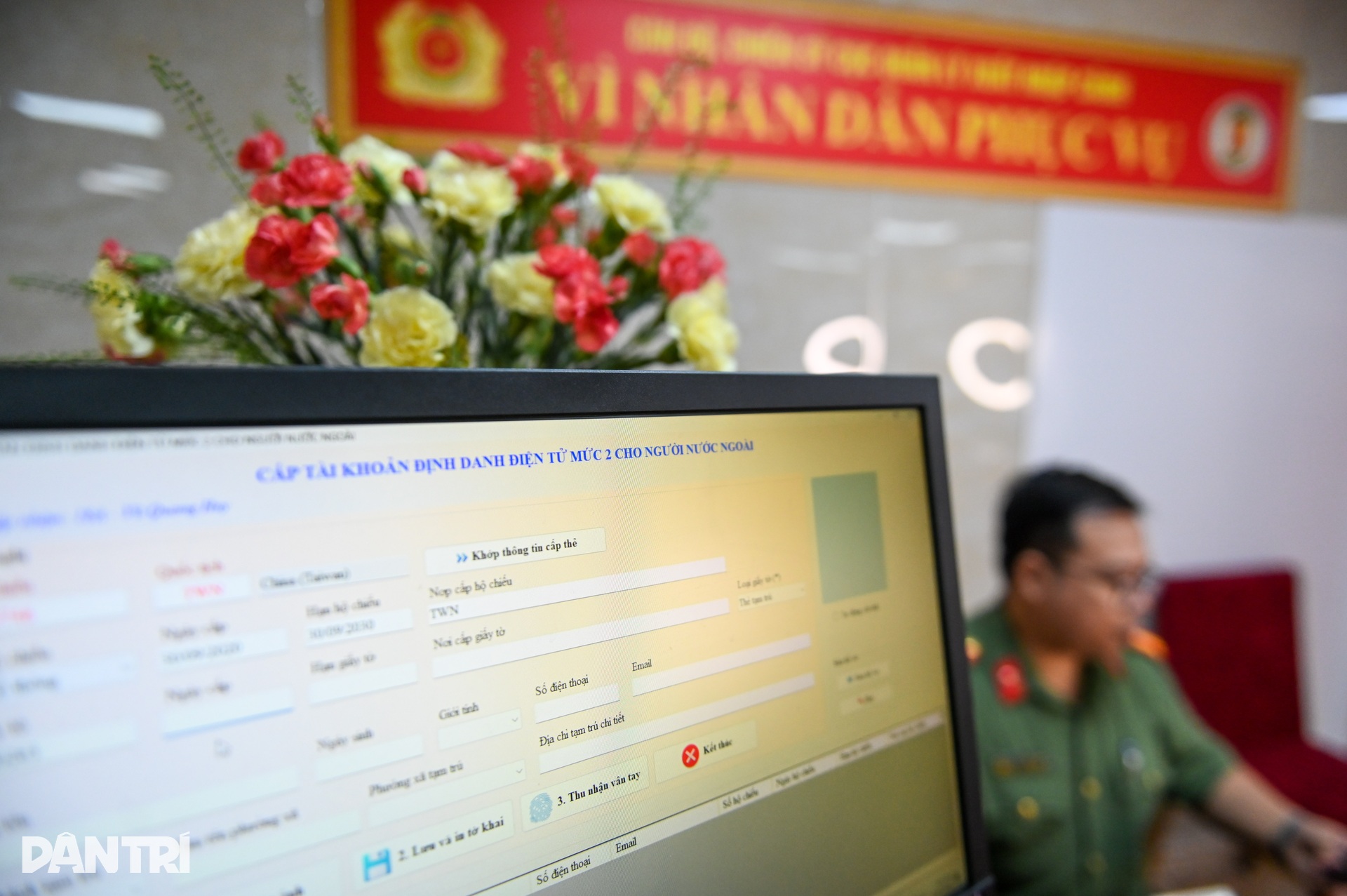 50 ngày đêm cấp định danh điện tử cho người nước ngoài cư trú tại Việt Nam - 8 50 ngày đêm cấp định danh điện tử cho người nước ngoài cư trú tại Việt Nam - 8