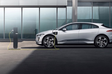 Jaguar I-Pace thông minh hơn, sạc điện nhanh hơn