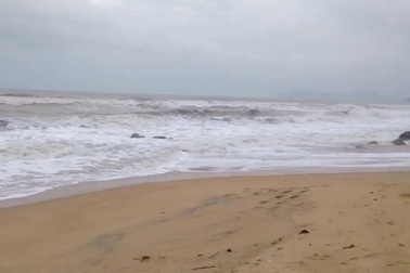 Hoang sơ biển Hàm Rồng