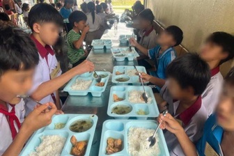 Hiệu trưởng: "Trường không biết lấy gì để trả nợ nếu Nuôi em ngừng hỗ trợ"