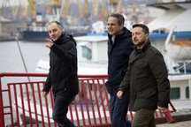 Tên lửa Nga nổ gần đoàn xe của Tổng thống Ukraine Zelensky