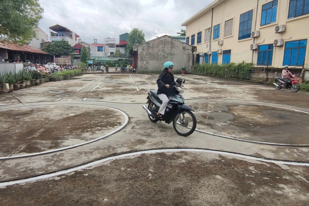Công an Điện Biên lần đầu tổ chức sát hạch cấp giấy phép lái xe - 2 Công an Điện Biên lần đầu tổ chức sát hạch cấp giấy phép lái xe - 2