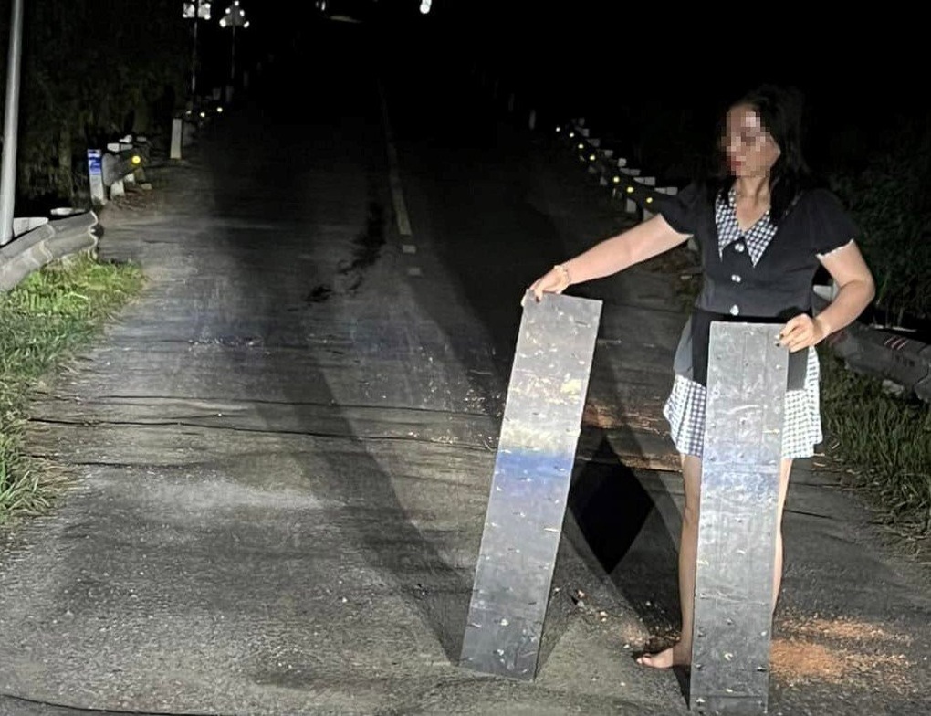 Công an vào cuộc vụ bẫy ô tô, xe máy bằng 2 tấm ván gắn đầy đinh - 1 Công an vào cuộc vụ bẫy ô tô, xe máy bằng 2 tấm ván gắn đầy đinh - 1