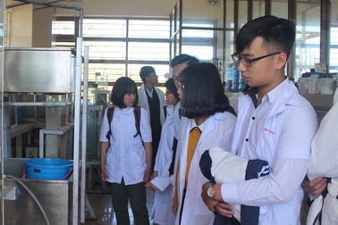 Nhiều người thi công chức bất ngờ từ rớt thành đậu sau khi phúc khảo