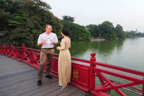 Hoàng tử William thăm đền Ngọc Sơn