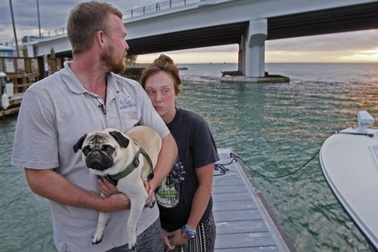 Cặp đôi bán mọi thứ để du lịch khắp thế giới nhưng lại gặp cái... kết đắng