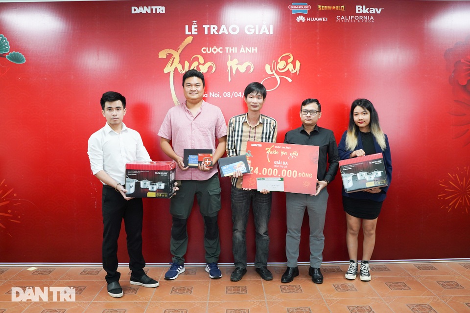 Báo Dân trí trao giải cuộc thi ảnh Xuân tin yêu - 4