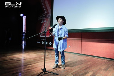 Nguyễn Triệu Hoàng Minh - cậu bé nhút nhát giành Huy chương vàng Olympic Tiếng Anh Online