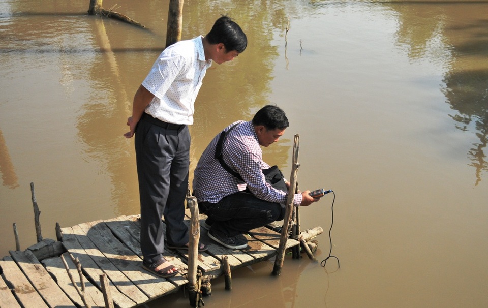 Cắt luồng giao thông đường thủy, nạo vét kênh, đắp đập… ngăn mặn - 1 Cắt luồng giao thông đường thủy, nạo vét kênh, đắp đập… ngăn mặn - 1