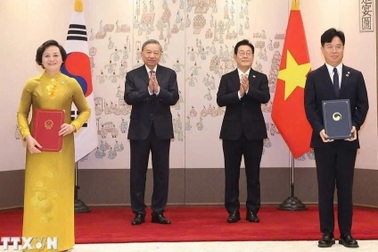 Bộ trưởng Nội vụ ký kết hợp tác phái cử lao động sang Hàn Quốc