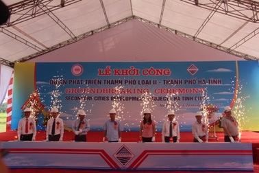 Khởi công Dự án phát triển thành phố loại II