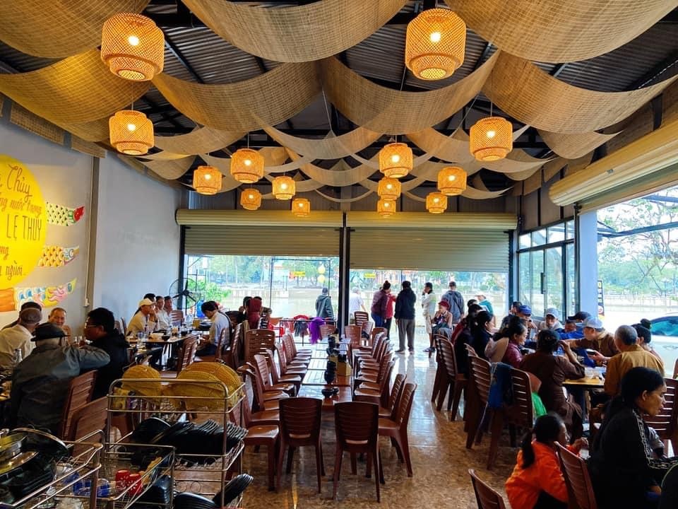 Khách sạn, quán cơm “0 đồng” và những chuyến xe chở hàng cứu trợ miễn phí - 5 Khách sạn, quán cơm “0 đồng” và những chuyến xe chở hàng cứu trợ miễn phí - 5