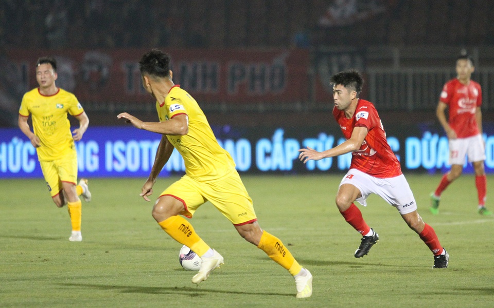 Lee Nguyễn ghi bàn giúp CLB TPHCM thắng đậm SL Nghệ An - 10 Lee Nguyễn ghi bàn giúp CLB TPHCM thắng đậm SL Nghệ An - 10