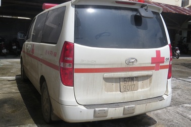 Xe cứu thương chở 49 con tê tê trái phép được gắn biển số giả