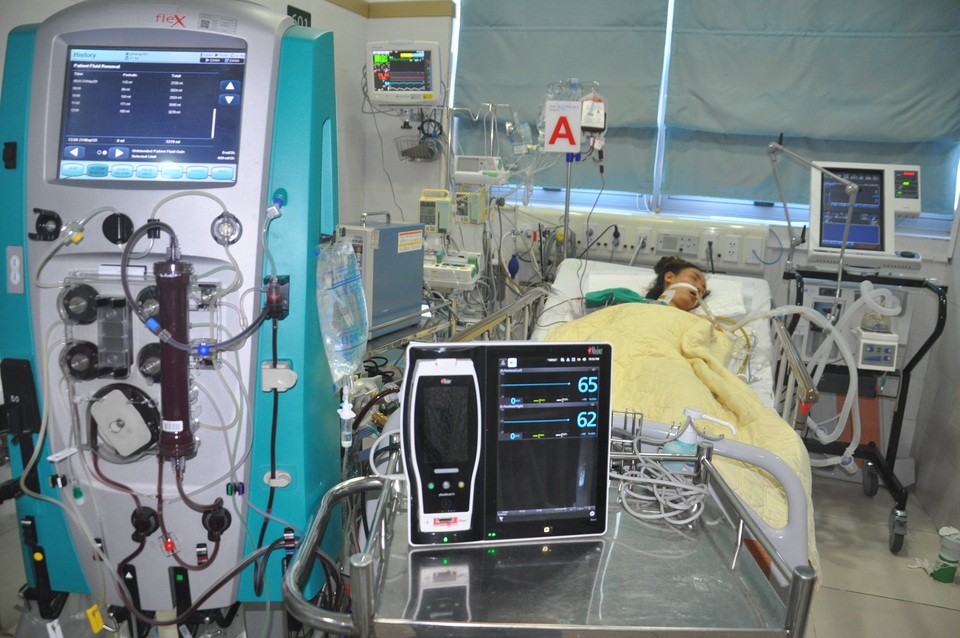 Người mẹ gục ngã cầu xin nhà hảo tâm dang tay cứu con gái - 1 Người mẹ gục ngã cầu xin nhà hảo tâm dang tay cứu con gái - 1